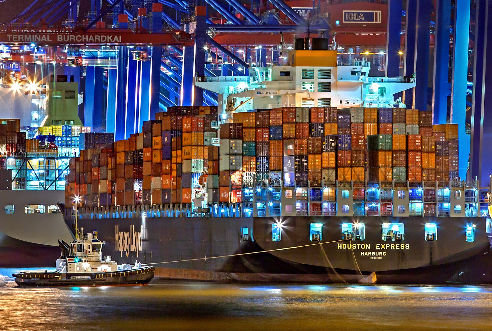 Night-time container terminal and vessel operations