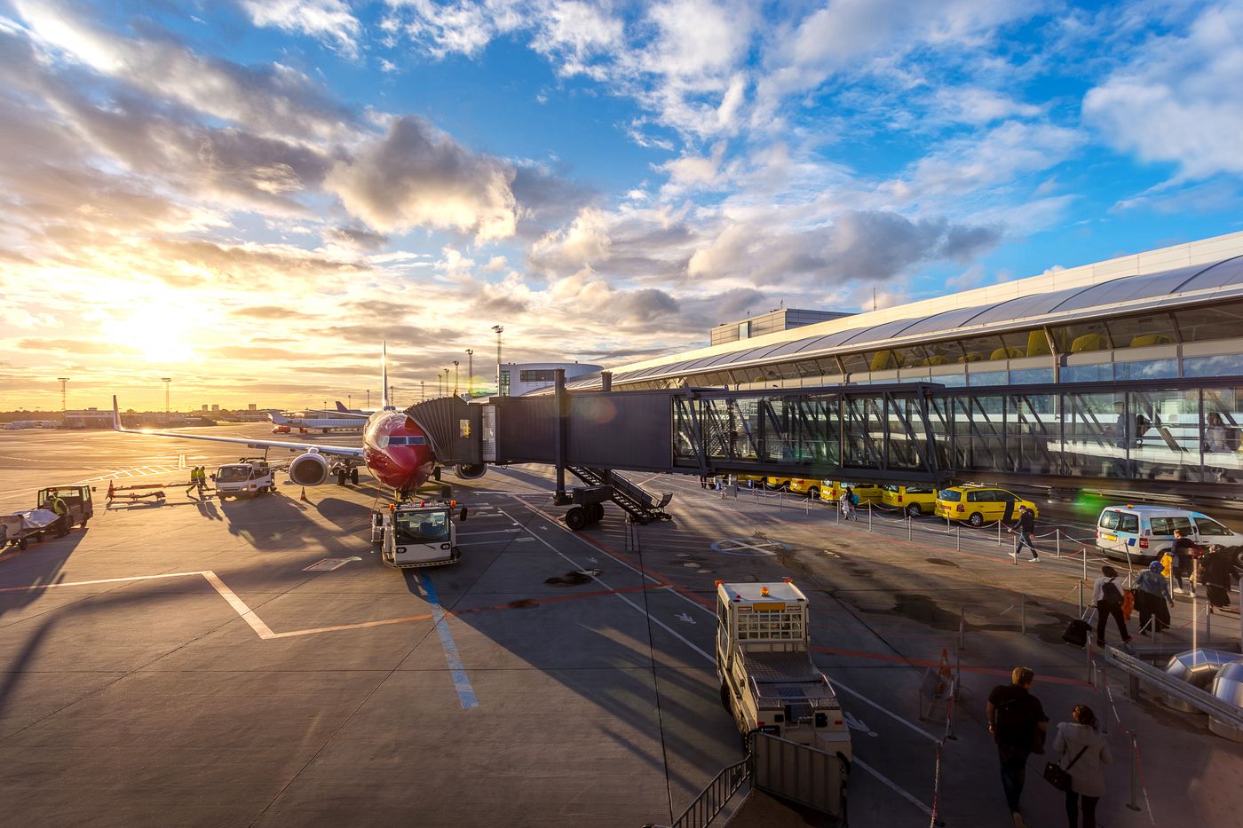 Commercial aircraft used on air cargo lanes